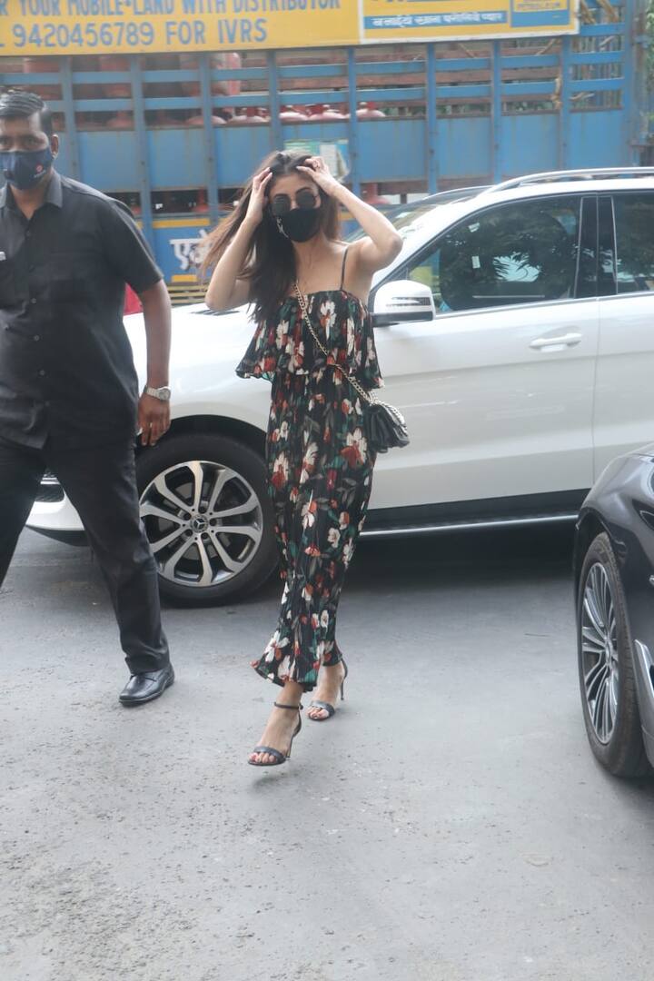 ये अभिनेत्री जब भी बाहर निकलती हैं लोग इनकी एक झलक पाने के लिए बेताब रहते हैं.