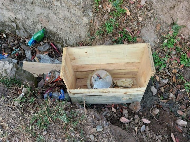 suspicious pressure cooker found in rajouri, bomb squad present at spot जम्मू कश्मीर: राजौरी में मिला संदिग्ध प्रेशर कुकर, हाई वे पर आवाजाही बंद, बॉम्ब स्क्वाड रवाना