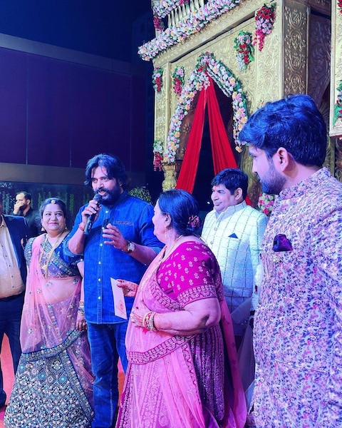 एक्ट्रेस शुभी शर्मा की बहन की शादी में पहुंचे Ravi Kishan 3 एक्ट्रेस शुभी शर्मा की बहन की शादी में पहुंचे Ravi Kishan, देखें शादी की कुछ Inside photos
