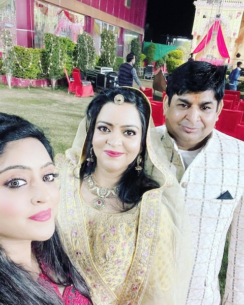एक्ट्रेस शुभी शर्मा की बहन की शादी में पहुंचे Ravi Kishan 7 एक्ट्रेस शुभी शर्मा की बहन की शादी में पहुंचे Ravi Kishan, देखें शादी की कुछ Inside photos