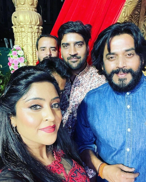 एक्ट्रेस शुभी शर्मा की बहन की शादी में पहुंचे Ravi Kishan 2 एक्ट्रेस शुभी शर्मा की बहन की शादी में पहुंचे Ravi Kishan, देखें शादी की कुछ Inside photos
