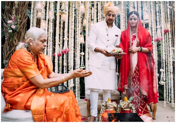 Dia Mirza smashes patriarchy with woman priest presiding over her Hindu wedding ceremony, check out pics महिला पंडित ने कराई Dia Mirza और Vaibhav Rekhi की शादी, एक्ट्रेस की तारीफ में लोग बोले- ये है असली Feminism