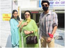 बेटे के लिए दुआ मांगने Poonam Dhillon, इसी हफ्ते Anmol Dhillon की फिल्म होनी है रिलीज