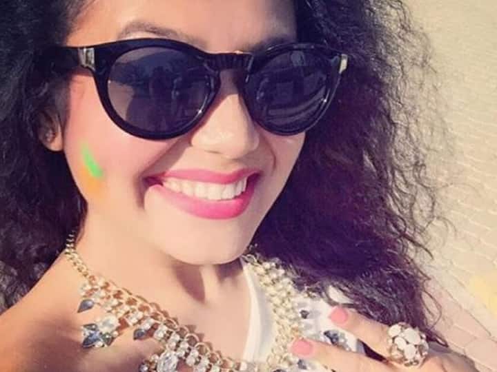 Neka Kakkar dances on Bollywood song Kala Chashma with her brother and husband Neka Kakkar ने शादी के फंक्शन में किया ‘काला चश्मा’ पर डांस, अपने भाई के साथ थिरकती हुई आईं नज़र