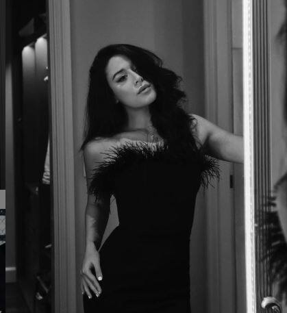 आपको बता दें, कृष्णा को घूमने का बड़ा शौक है. वो अपने खाली समय में नयी नयी जगह जाना पसंद करती हैं जिसकी झलक वो अपने फैंस के साथ सोशल मीडिया पर शेयर करती रहती हैं.