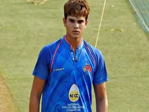 IPL Auction 2021: सचिन तेंदुलकर के बेटे अर्जुन तेंदुलकर को इस टीम ने खरीदा, जानिए कीमत IPL Auction 2021: सचिन तेंदुलकर के बेटे अर्जुन तेंदुलकर को इस टीम ने खरीदा, जानिए कीमत