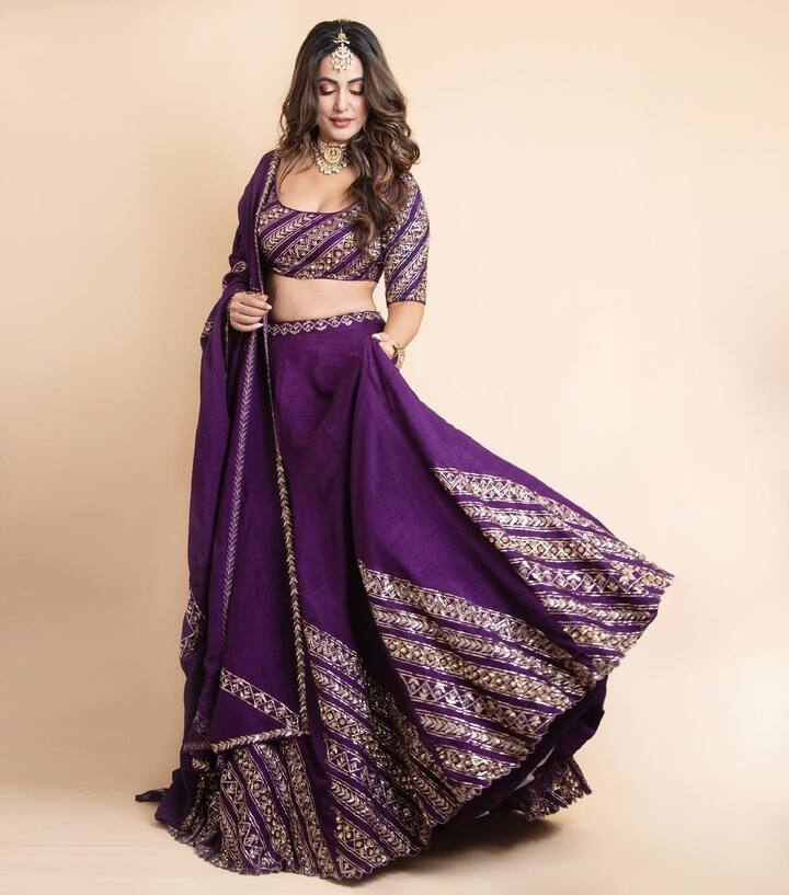 हिना खान ने बॉलीवुड में भी अपनी शुरुआत की है. वह विक्रम भट्ट की फिल्म हैक्ड में दिखाई दी हैं. हालांकि, फिल्म को अच्छी प्रतिक्रिया नहीं मिली. इसके अलावा हिना टीवी टाउन की जानी-मानी अभिनेत्रियों में से एक हैं.