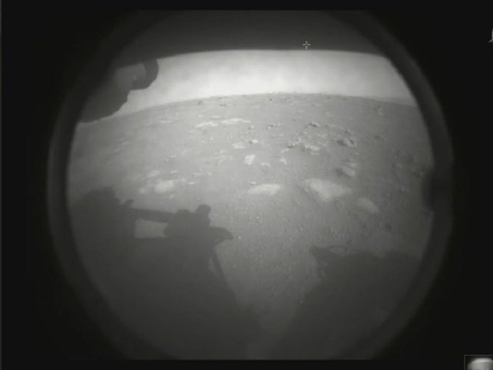 Nasa Confirms Perseverance rover has landed on Martian surface NASA Perseverance Rover: मंगल पर जिंदगी की तलाश में NASA का पर्सीवरेंस रोवर सतह पर उतरा, पहली तस्वीर जारी
