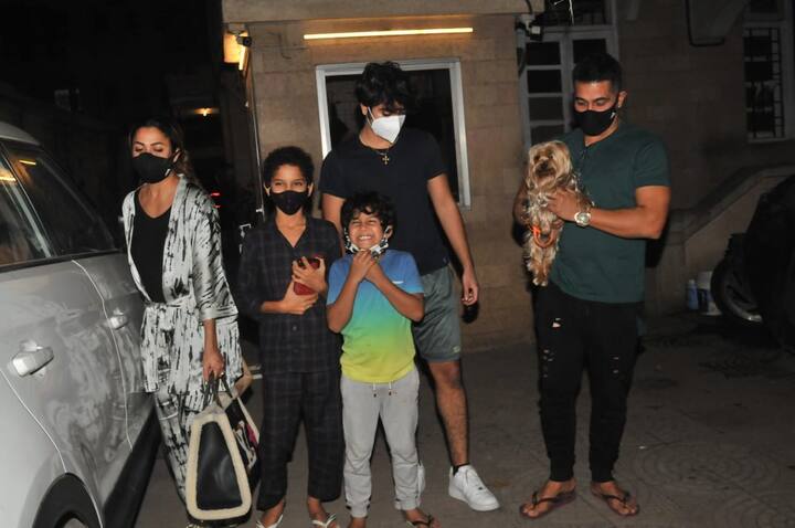 इस डिनर के लिए मलाइका की बहन अमृता अरोड़ा, उनके पति और बच्चे भी पहुंचे थे.