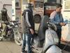 पेट्रोल की कीमतों ने लगाई 'सेंचुरी', लोग बोले- बाइक छोड़ साइकिल का करना पड़ रहा इस्तेमाल