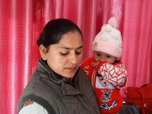 ममता के साथ ड्यूटी का कर्तव्य निभा रही हैं महिला सिपाही, कहानी जानकर आप भी करेंगे सलाम