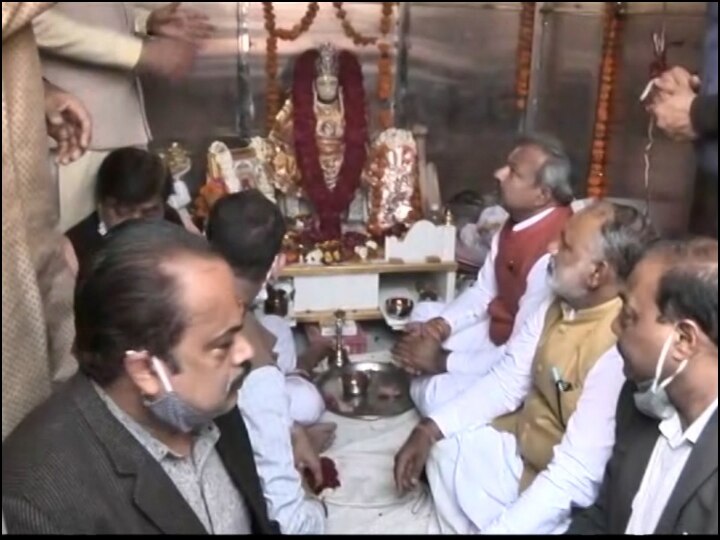 Hanuman temple of Delhi Chandni Chowk overnight after demolition AAP-BJP leaders came for worship दिल्ली: चांदनी चौक में रातों-रात बने हनुमान मंदिर पर सियासत, AAP-बीजेपी के नेताओं की लगी लाइन