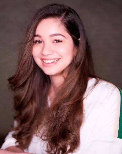 सारा के फोटो देखकर अंदाजा लगाया जा सकता है कि उन्हें ट्रेवलिंग का बहुत शौक है. साथ ही सारा को फैशन की भी अच्छी समझ है. 