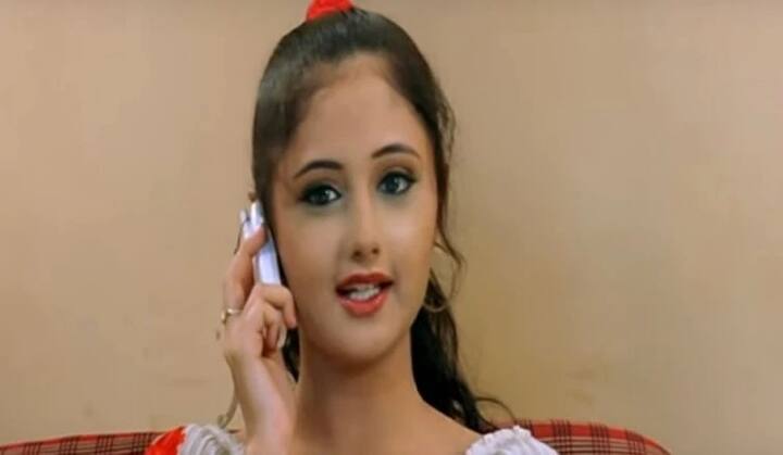 रश्मि कई भोजपुरी फिल्मों में काम कर चुकी हैं. टीवी इंडस्ट्री में आने से पहले रश्मि देसाई भोजपुरी, मणिपुरी, असमी और बंगाली सिनेमा का भी हिस्सा रह चुकी हैं. 