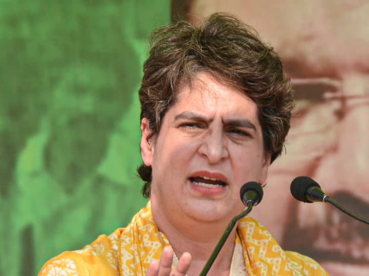 Priyanka Gandhi ने साधा निशाना, कहा- पीएम मोदी एक महिला के ट्वीट से दुखी हैं लेकिन असम की बाढ़ से नहीं Priyanka Gandhi ने साधा निशाना, कहा- पीएम मोदी एक महिला के ट्वीट से दुखी हैं लेकिन असम की बाढ़ से नहीं