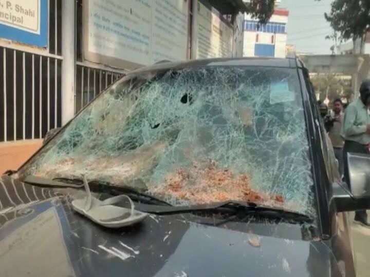 BSEB Matric Exam: परीक्षा रद्द होने पर छात्रों ने किया हंगामा, सेंटर पर की रोड़ेबाजी, गाड़ियों के शीशे तोड़े BSEB Matric Exam: On the cancellation of the examination, students created a ruckus, roadblocks at the center, broken glass of vehicles ann BSEB Matric Exam: परीक्षा रद्द होने पर छात्रों ने किया हंगामा, सेंटर पर की रोड़ेबाजी, गाड़ियों के शीशे तोड़े