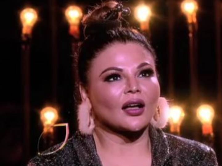 drama queen rakhi sawant feels fear from corona virus covid 19 watch this viral video डांस क्लास के बाहर पैपराज को देख राखी सावंत बोलीं- मेरा ड्राइवर खबरी है क्या?