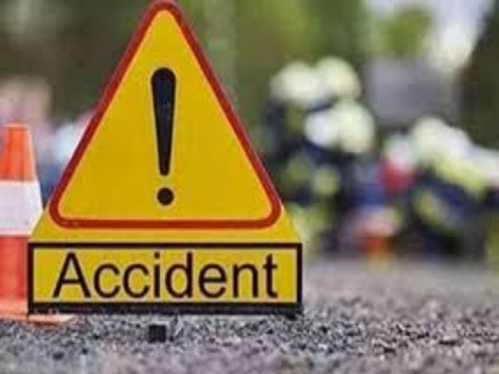 Road accident in Delhi, one killed तेज रफ्तार मर्सडीज का शिकार बने युवक, एक की मौत दूसरा गंभीर