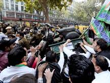 लगातार 12वें दिन बढ़े पेट्रोल-डीजल के दाम, कांग्रेस का हल्ला बोल, कई शहरों में किया प्रदर्शन