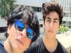 Shahrukh Khan के बेटे Aryan Khan ने फ्लॉन्ट किए अपने एब्स, अपने दोस्त के साथ शेयर की फोटो