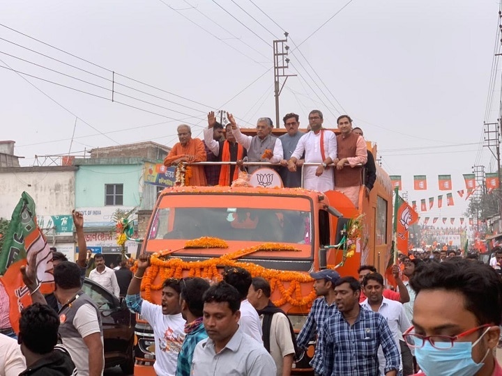 Bengal BJP chief Dilip Ghosh convoy attacked in North 24 Parganas TMC party office vandalised बंगाल में बीजेपी की परिवर्तन यात्रा पर बम से हमला! दिलीप घोष ने TMC पर लगाया आरोप