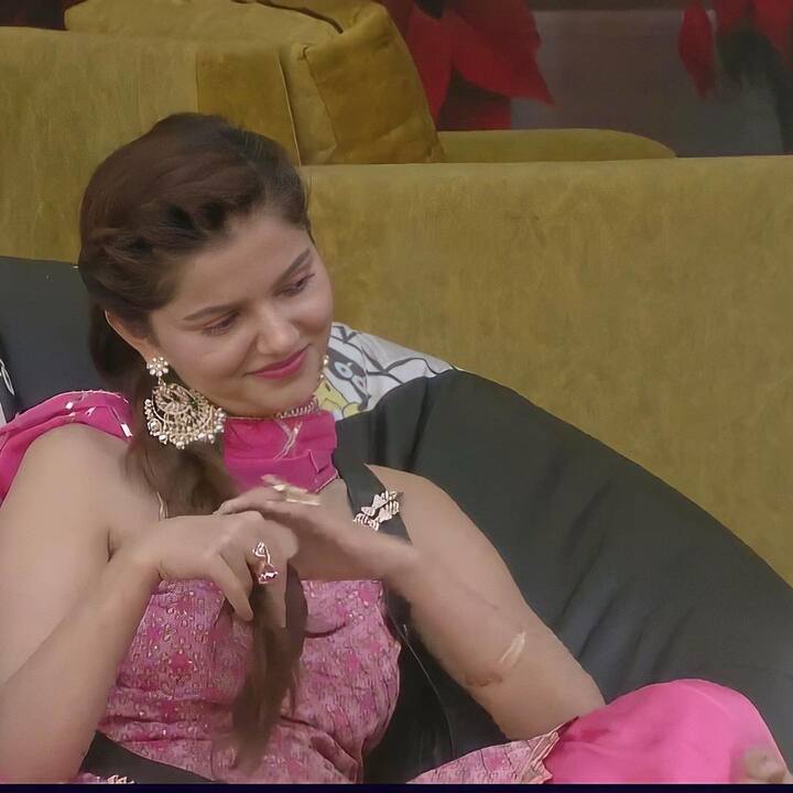 हालांकि कई मौके ऐसे भी रहे जब रूबीना अपनी अजीबों गरीब ड्रेसेज को लेकर भी सुर्खियों में आईं. उनके फैशन सेंस को देखकर लोग कई बार हैरान भी हुए. (Photo Credit - instagram)