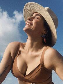 In Pics: सर्दियों को अलविदा कहने से पहले देखिए बॉलीवुड सेलेब्स की धूप सेंकते हुए की दिलकश तस्वीरें