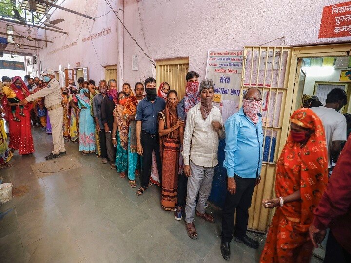 Gujarat Municipal Election 2021 New 42 percent voting took place Jamnagar got highest number Gujarat Municipal Election 2021: 6 नगर निगमों के चुनाव में 42 फीसदी मतदान, जामनगर में सबसे ज्यादा वोट पड़े