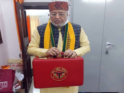 UP budget 2021: वित्त मंत्री सुरेश खन्ना ने बजट भाषण में किया कोरोना का जिक्र, बोले- सरकार ने बेहतर काम किया UP budget 2021: वित्त मंत्री सुरेश खन्ना ने बजट भाषण में किया कोरोना का जिक्र, बोले- सरकार ने बेहतर काम किया