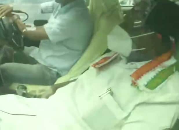 Puducherry CM V.Narayanasamy loses trust vote in Assembly, government falls पुडुचेरी: विधानसभा में विश्वास मत खोने के बाद गिरी कांग्रेस सरकार, सीएम नारायणसामी ने सौंपा इस्तीफा