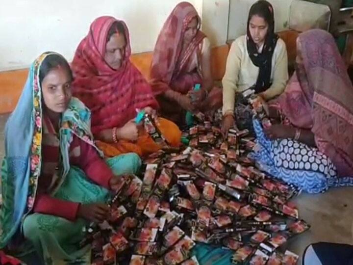 लॉकडाउन की वजह से बनी नई राह, यूपी के इस जिले में समूह बनाकर सशक्त और स्वावलंबी बन रही हैं महिलाएं Gonda women are becoming self reliant by forming groups under women empowerment ann लॉकडाउन की वजह से बनी नई राह, यूपी के इस जिले में समूह बनाकर सशक्त और स्वावलंबी बन रही हैं महिलाएं