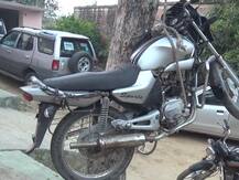 पेट्रोल-डीजल की कीमतों में बढ़ोतरी का अनोखा विरोध, किसान ने पेड़ से लटका दी बाइक