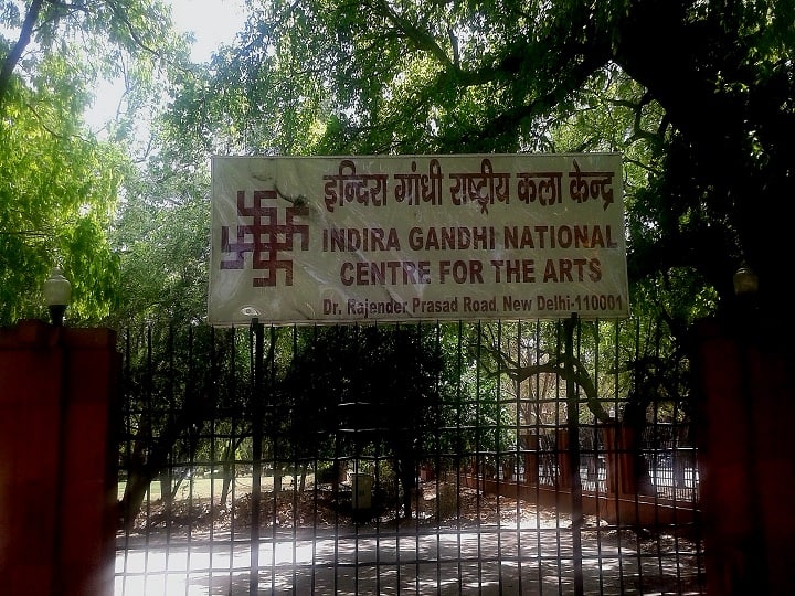 Central Vista Project Indira Gandhi National Art Center land is being emptied ANN सेंट्रल विस्टा प्रोजेक्टः इंदिरा गांधी राष्ट्रीय कला केंद्र की ज़मीन की जा रही है खाली, प्राचीन मूर्तियों की हो रही है पैकिंग