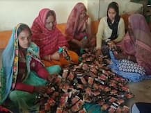 गोंडा: आत्मनिर्भर भारत की मिसाल पेश कर रही महिलाएं, नमकीन, अगरबत्ती बनाकर चला रही घर