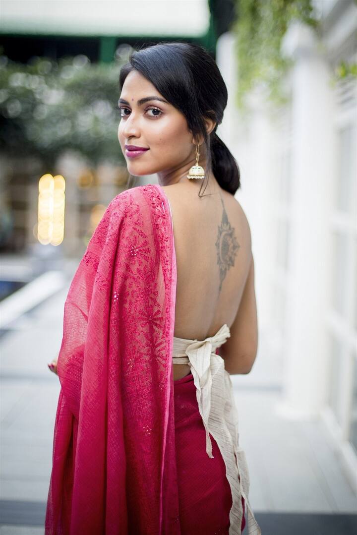 अमला इंस्टाग्राम पर तस्वीरों और वीडियो के जरिए अपनी पर्सनल और प्रोफेशनल लाइफ से जुड़े अप्डेट्स देती रहती हैं.