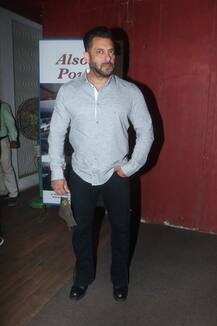 भाई Arbaaz Khan के चैट शो पर पहुंचे Salman Khan, पैपराजी के कहने पर पोज देने के लिए हटाया मास्क