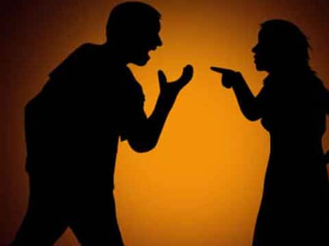 महिला ने पति पर लगाया प्राइवेट पार्ट में लोहे की छड़ डालने का आरोप, मामला दर्ज महिला ने पति पर लगाया प्राइवेट पार्ट में लोहे की छड़ डालने का आरोप, मामला दर्ज