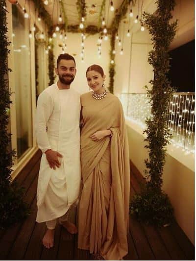 इस आलीशान घर की बालकनी बहुत ही खूबसूरत है. अनुष्का और विराट त्यौहार के मौके पर यहां तस्वीरें भी क्लिक कराते हैं. दीवाली पर इस कपल ने बालकनी में तस्वीरें क्लिक कराई थीं और फैंस के साथ शेयर की थीं.