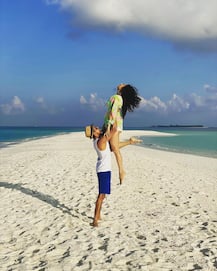 बिकिनी में दिखीं Drashti Dhami, पति के साथ मालदीव में सेलिब्रेट की वेडिंग एनिवर्सरी