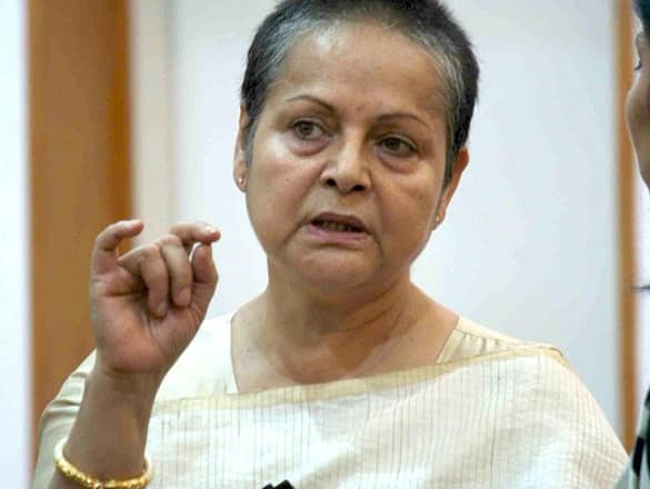 बताते चलें कि, अब भी राखी और गुलज़ार ने डाईवोर्स नहीं लिया है.बहरहाल, ख़बरों की मानें तो राखी इनदिनों अपने पनवेल स्थित फार्महाउस पर अकेली रहती हैं.