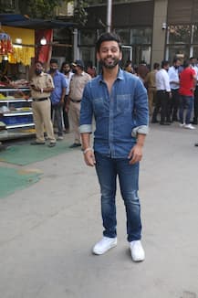 Bigg Boss के घर से बाहर आते ही सिद्धिविनायक पहुंचे Rahul Vaidya, गर्लफ्रेंड दिशा ने कही ट्रॉफी को लेकर यह बात