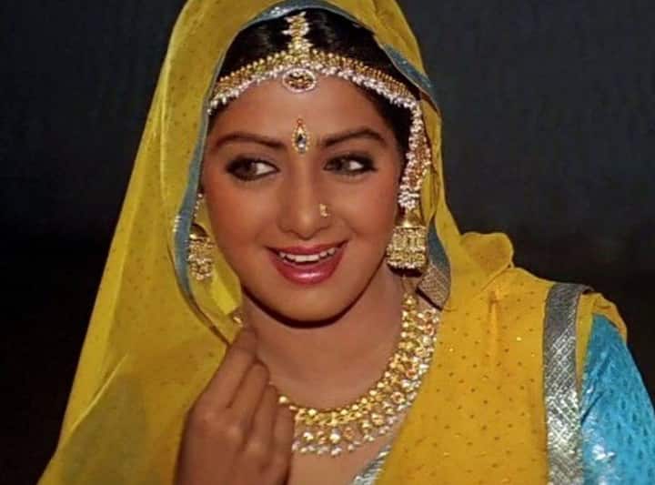 बॉलीवुड की पहली लेडी सुपरस्टार कही जाने वाली अभिनेत्री श्रीदेवी की 24 फरवरी को तीसरी डेथ एनिवर्सरी है. अपनी खूबसूरती और बेजोड़ एक्टिंग स्किल्स से श्रीदेवी ने इंडस्ट्री में वो मुकाम हासिल किया था जहां तक पहुंच पाना किसी अन्य अभिनेत्री के लिए आसान नहीं. 