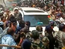 महाराष्ट्र: मंत्री के स्वागत में जुटी भीड़ को लेकर 10 हजार लोगों पर केस, मंत्री का नाम नहीं होने पर उठे सवाल