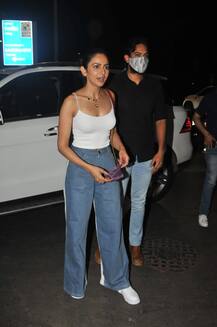 स्टाइलिश अवतार में आउटिंग पर निकलीं बॉलीवुड की ये अभिनेत्रियां, देखते रह गए लोग