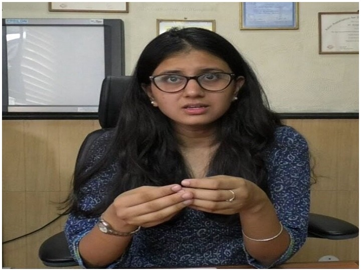 Success Story Of IAS Topper Navya Singla Who Clears UPSC Exam In Her 1st Attempt In 2017 With AIR 102 IAS Success Story: पहले ही अटेम्प्ट में UPSC परीक्षा क्लियर करने वाली नव्या ने दिए एक साल में एग्जाम क्रैक करने के खास टिप्स, पढ़ें