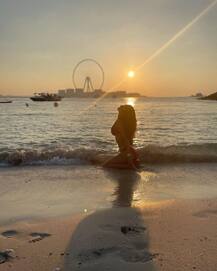 फिर पानी में आग लगाने उतरीं Mouni Roy, समंदर की लहरों से खेलती हुई आईं नज़र, देखकर अटक रहीं लोगों की सांसें