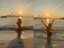 फिर पानी में आग लगाने उतरीं Mouni Roy, समंदर की लहरों से खेलती हुई आईं नज़र, देखकर अटक रहीं लोगों की सांसें