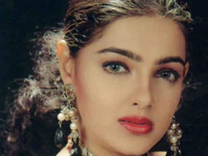 90 के दशक की सबसे मशहूर एक्ट्रेस में से रहीं ममता कुलकर्णी का करियर ज्यादा ऊंची उड़ान नहीं भर सका. उन्होंने डिवाइन टेंपल खजुराहो जैसी ब्री ग्रेड फिल्म में काम किया है.