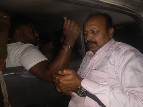 नशे में धुत अग्निशमन पदाधिकारी सड़क पर कर रहा था हंगामा, पुलिस ने किया गिरफ्तार