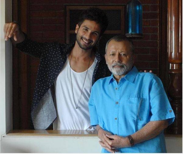 पिता पंकज कपूर के बेहद करीब हैं शाहिद. फिल्म 'मौसम' में पिता के डायरेक्शन में कर चुके हैं काम.